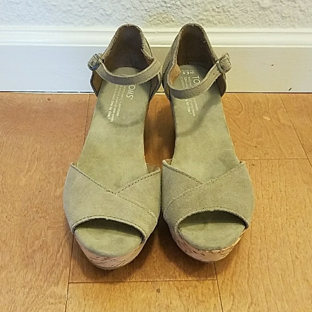Toms tan wedges
